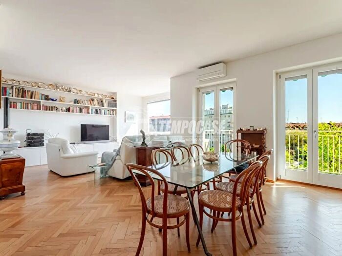 Appartamento quadrilocale in vendita in Via Pisacane, Milano