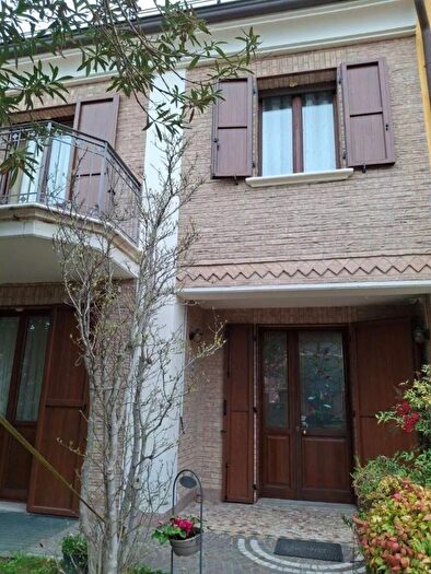 Casa con 6 locali in vendita in Via Olof Palme Nonantola Modena, Nonantola