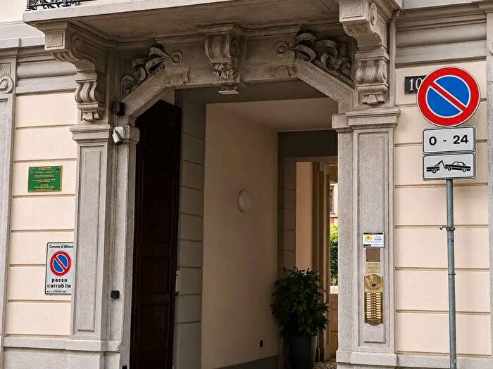 Appartamento bilocale in vendita in Via Giannone, Milano