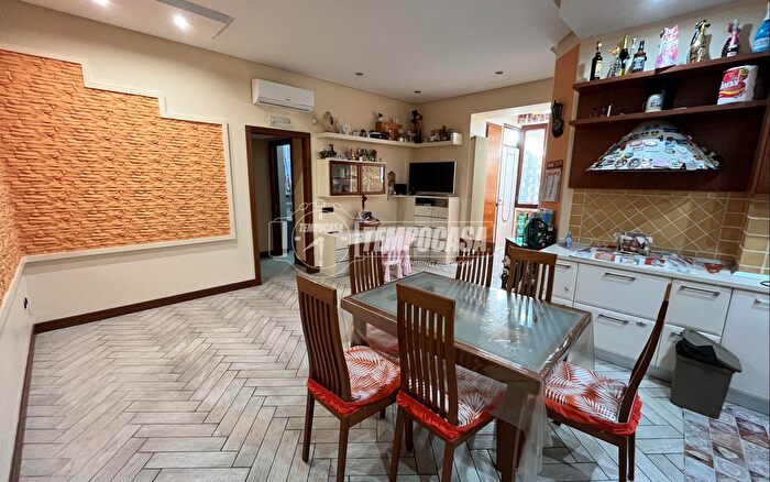 Appartamento trilocale in vendita in Via Cavour, Casoria