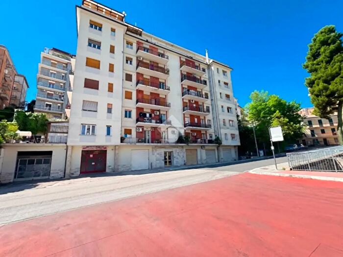 Appartamento quadrilocale in vendita in Via delle Terme Romane, Chieti