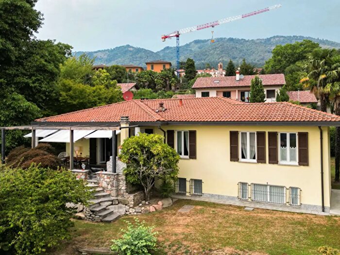 Casa quadrilocale in vendita in Via Matteotti, Barasso