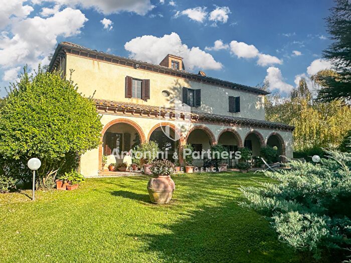 Casa con 11 locali in vendita in Strada di Siano, Amelia