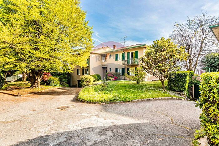 Appartamento trilocale in vendita in Via al Ronco, Barasso