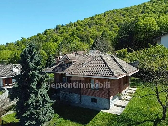 Casa con 9 locali in vendita in Via Gran Sasso, Trana