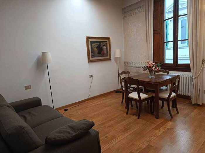 Appartamento trilocale in affitto in Santa Croce, Firenze