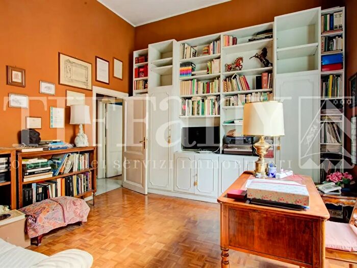 Casa con 6 locali in affitto in Via Boncompagni, Roma
