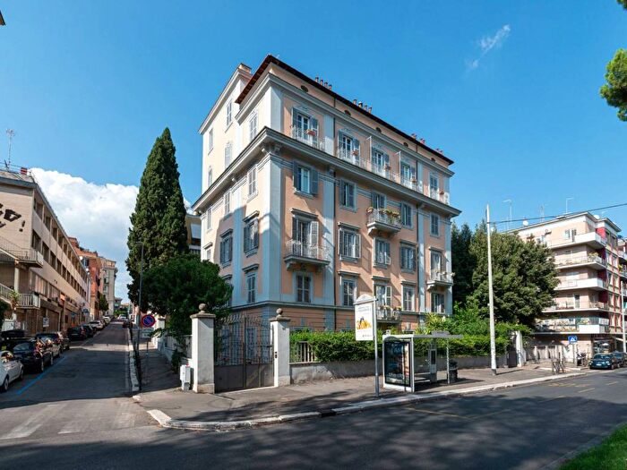 Appartamento con 6 locali in affitto in Corso Trieste, Trieste Coppedè, Roma