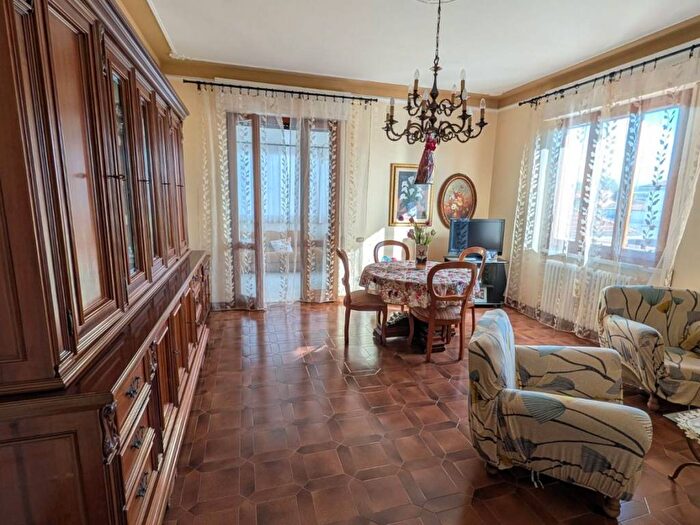 Appartamento con 5 locali in affitto in Via Lodovico Zamenhof, Marina di Carrara, Carrara