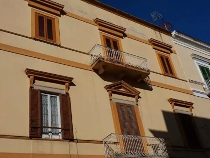 Casa con 6 locali in vendita in Via Radeprando da Trani, Trani
