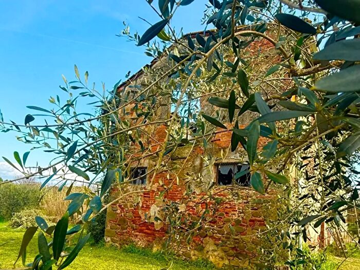 Casa con 10 locali in vendita in Fucecchio