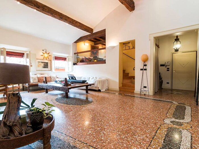 Casa con 6 locali in affitto in Via Castiglione, Santo Stefano, Bologna