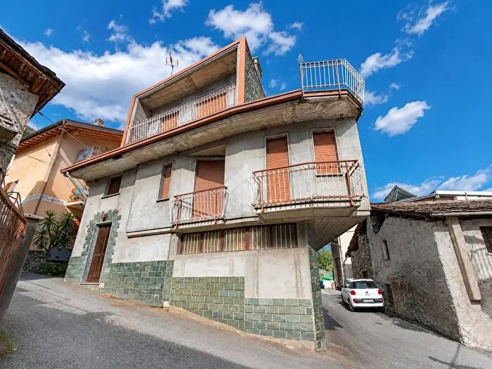 Casa con 7 locali in vendita in Via ai Monti, Bianzone
