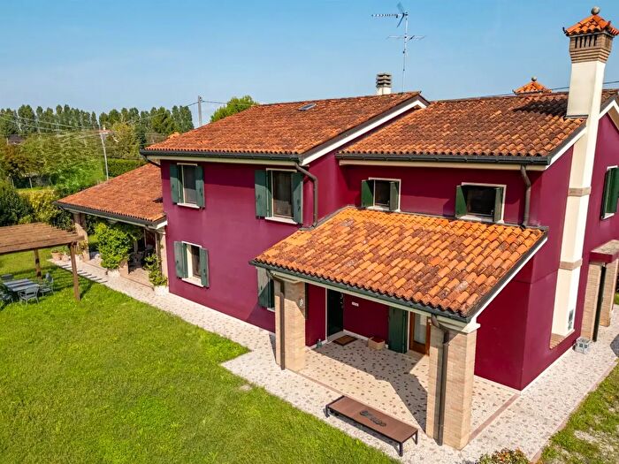 Casa con 8 locali in vendita in Via Caltana, Santa Maria Di Sala