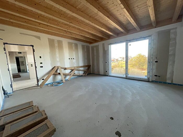 Appartamento trilocale in vendita in Via Persico, Cologno Al Serio