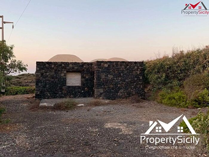 Casa trilocale in vendita in Parco dei Sesi, Pantelleria