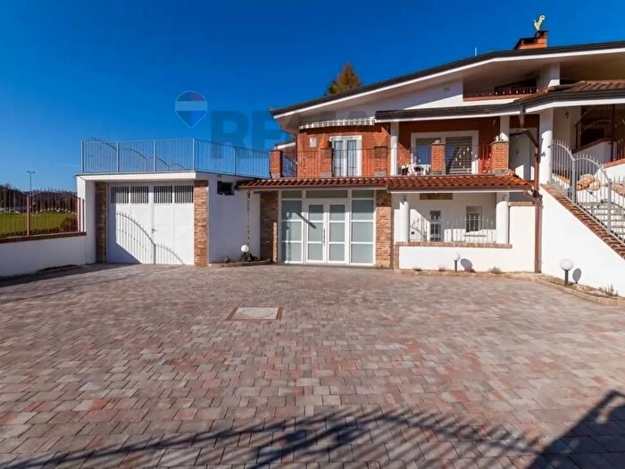 Casa con 7 locali in vendita in Pavarolo