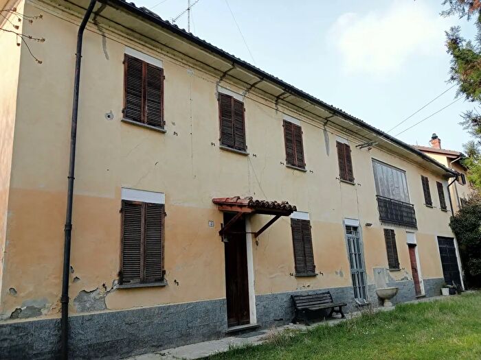 Casa con 12 locali in vendita in Alessandria
