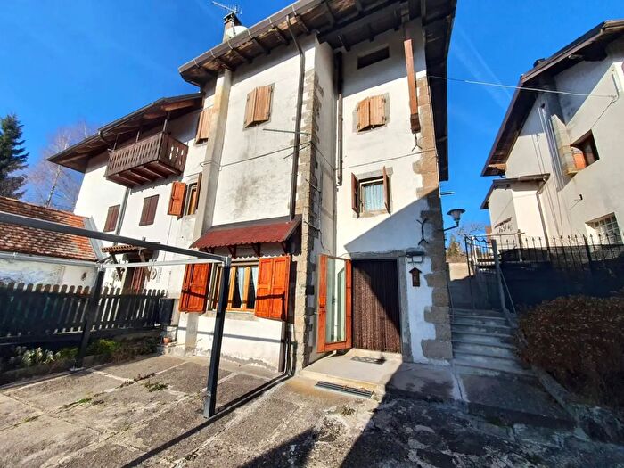 Casa bilocale in vendita in Loc Chiauians, Lauco