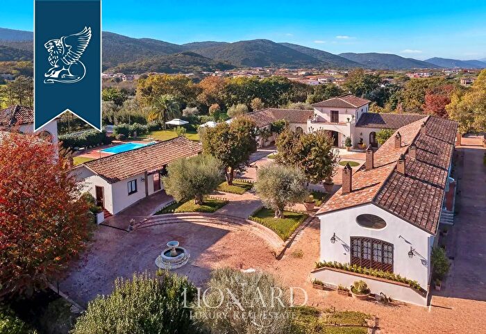 Casa con 11 locali in vendita in Dragoni