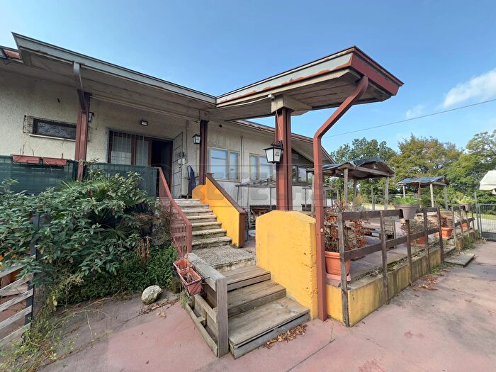 Casa con 10 locali in vendita in Castelgomberto