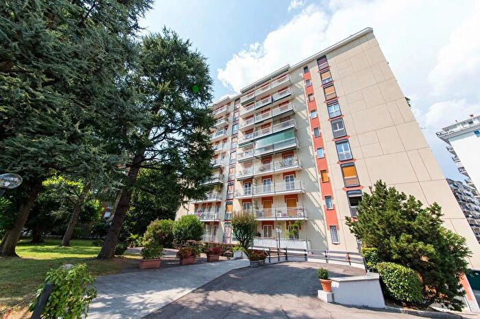 Appartamento trilocale in vendita in Viale Legioni Romane, Milano