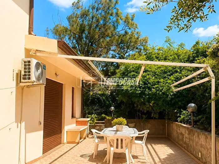 Casa con 8 locali in vendita in Vico Sebastiano Satta, Teulada