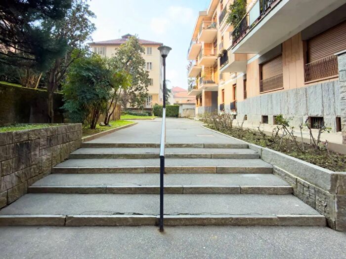 Appartamento con 9 locali in vendita in Via Andrea Palladio, Torino