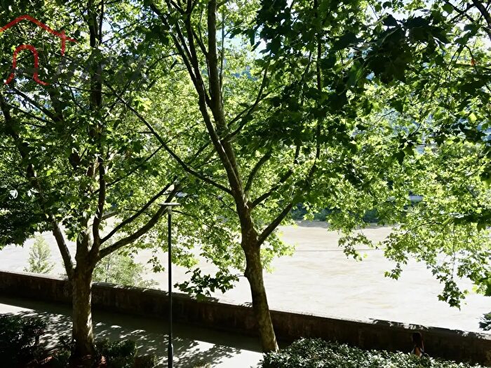 Appartamento con 5 locali in vendita in Lungadige Giacomo Leopardi, Trento
