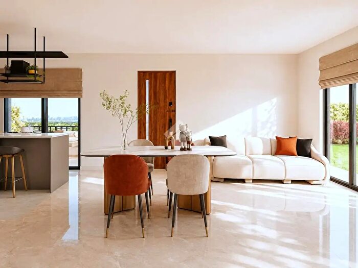 Casa con 5 locali in vendita in Via Cervino, Gattinara
