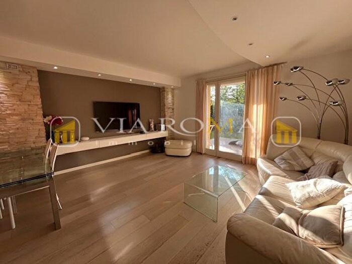 Appartamento con 5 locali in vendita in Lucca