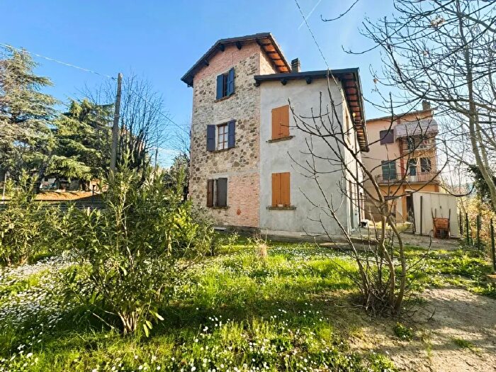 Casa con 5 locali in vendita in Viale Stazione, Canossa