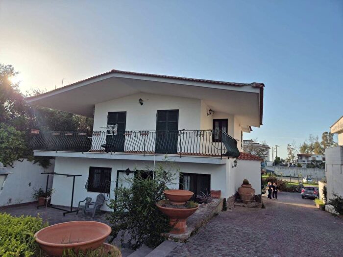 Casa con 6 locali in affitto in Via Orazio, Centro, Bacoli