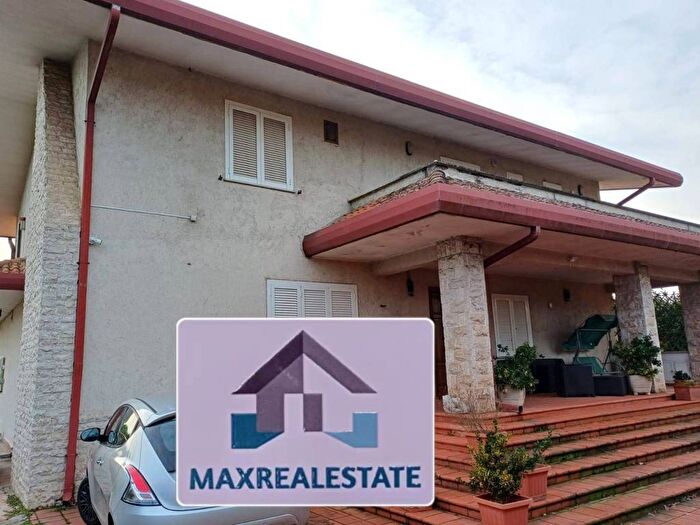 Appartamento con 6 locali in affitto in Via Termine dAlatri, Madonna Della Neve, Frosinone