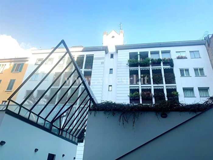 Appartamento quadrilocale in affitto in Viale Majno, Milano