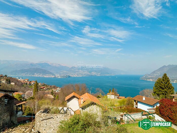 Casa con 5 locali in vendita in Via per Magognino V Machere, Stresa