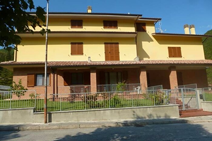 Appartamento trilocale in vendita in Sefro