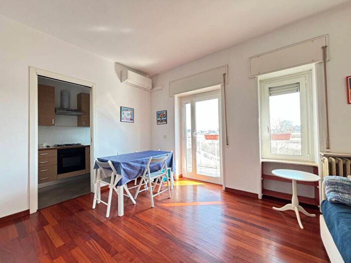 Appartamento bilocale in affitto in Via Alcuino, Sempione, Milano