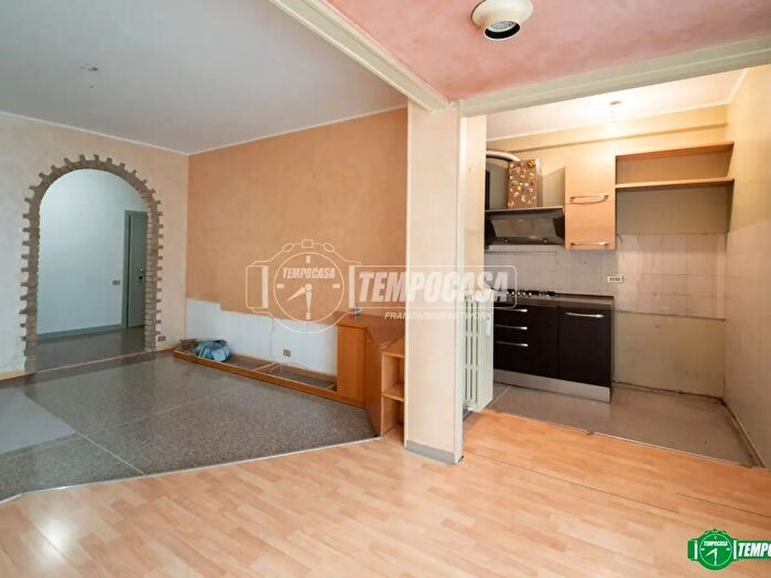 Appartamento trilocale in vendita in Via Enrico Fermi, Albiate