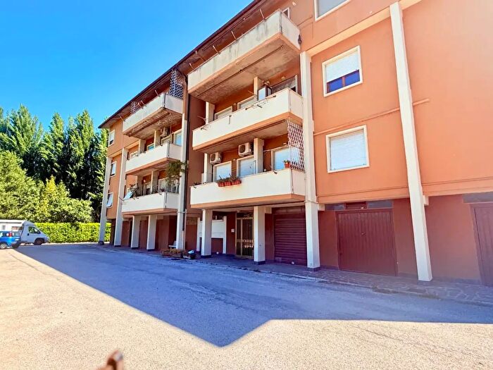 Appartamento con 7 locali in vendita in Largo Trasimeno, Rieti
