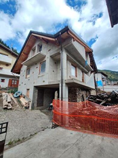 Casa con 5 locali in vendita in Ponte Di Legno