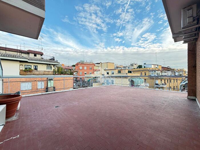 Appartamento quadrilocale in vendita in Via Clelia Garofolini, Roma