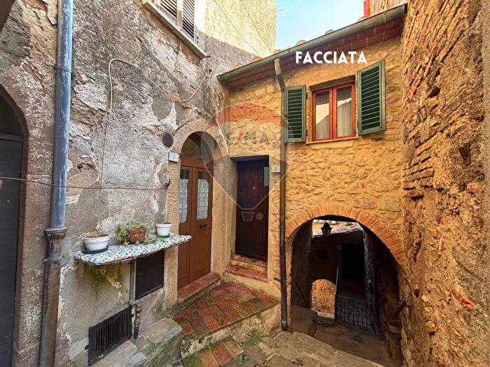 Casa con 6 locali in vendita in Vicolo delle Scalelle, Roccastrada