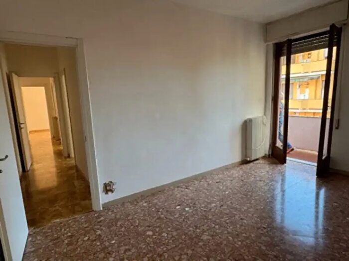 Appartamento trilocale in vendita in Via Europa, Massa