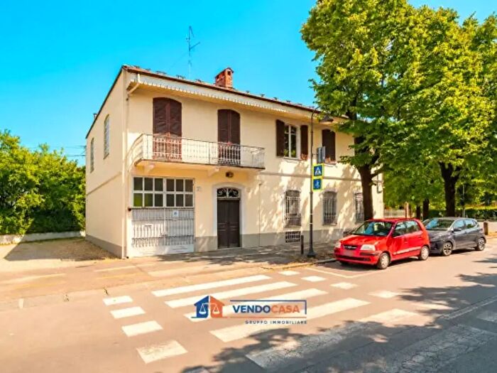 Casa con 6 locali in vendita in Viale delle Rimembranze, Bra