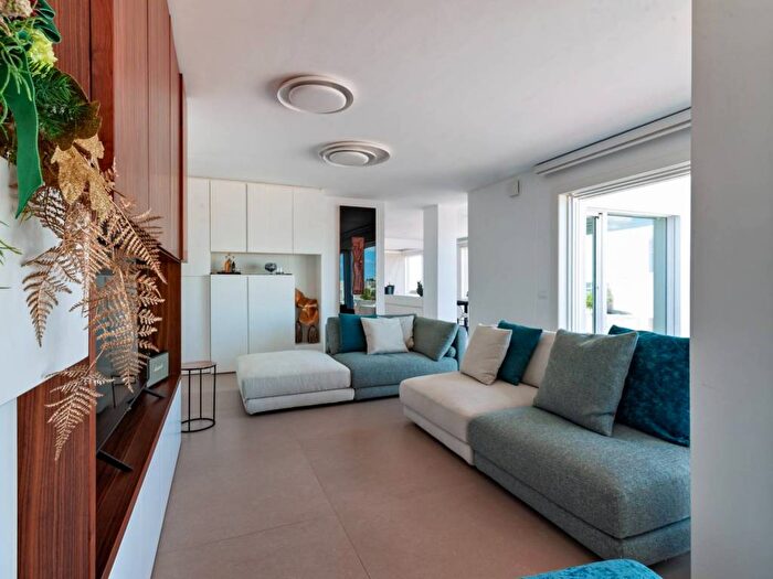 Casa quadrilocale in affitto in Via Merine, Lecce