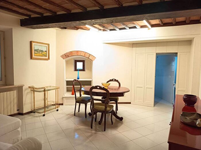 Appartamento trilocale in affitto in Via dei Montanini, Lizza Camollia, Siena