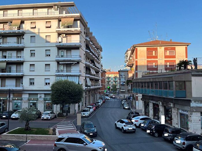 Appartamento trilocale in affitto in Via Francesco Petrarca, Centro, Colleferro