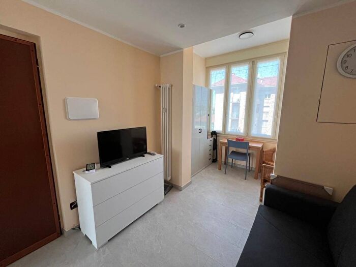 Appartamento quadrilocale in affitto in Via Genova, Nizza Millefonti, Torino