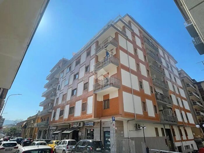 Appartamento con 5 locali in vendita in Via dei Mulini, Benevento